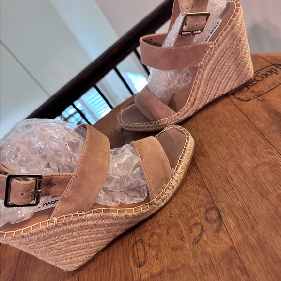 Steve Madden size 8 wedge women’s shoes - Picture 3 of 5